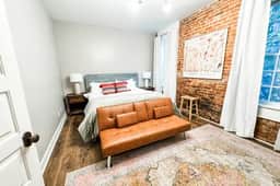 East Waldburg Cottage - Image 2