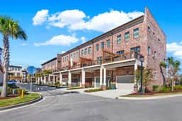 Eastern Wharf Luxury Townhome - Image 4