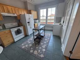 Thomas Square Affair Unit B - Image 3