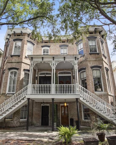 Victorian-era homes on a Savannah street shaded by live oaks