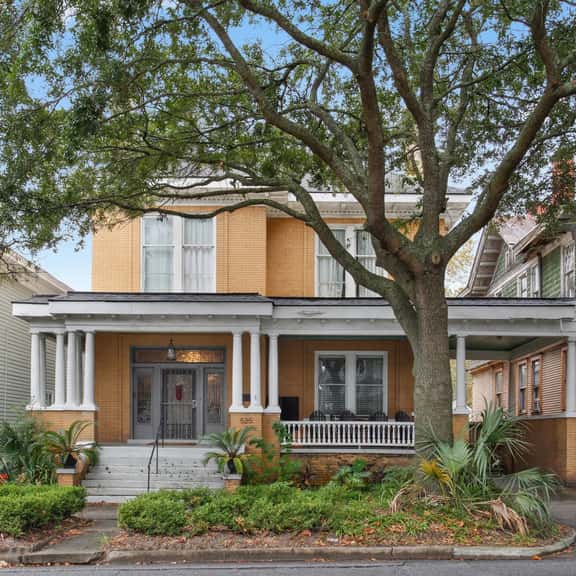 Big Yellow Brick House - Victorian District - Image 1
