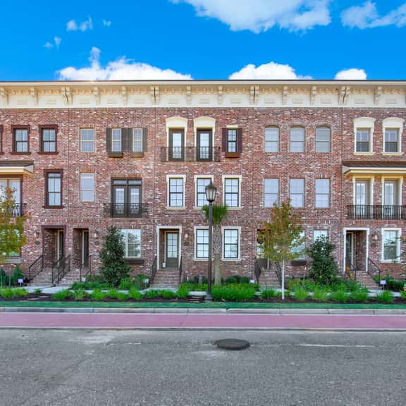Eastern Wharf Luxury Townhome - Image 1