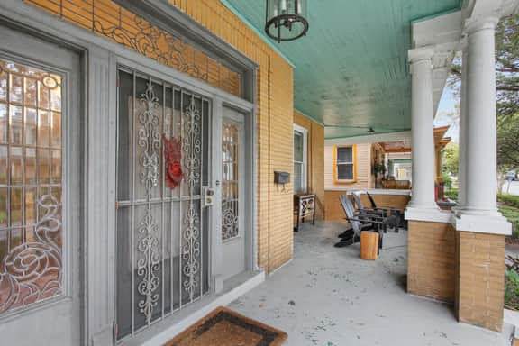 Big Yellow Brick House - Victorian District - Image 3