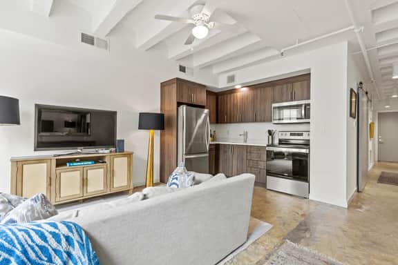 State Street Retreat - Image 4