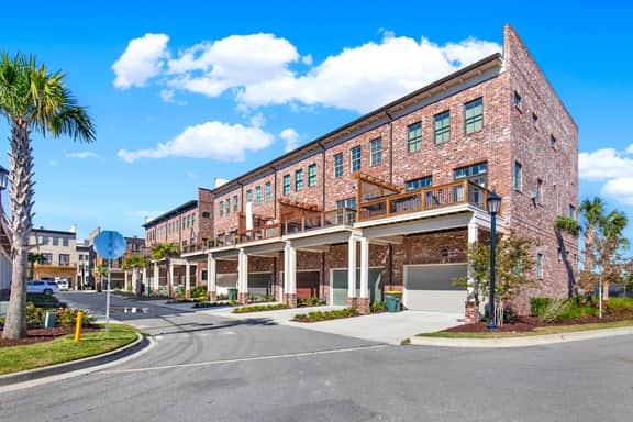 Eastern Wharf Luxury Townhome - Image 4