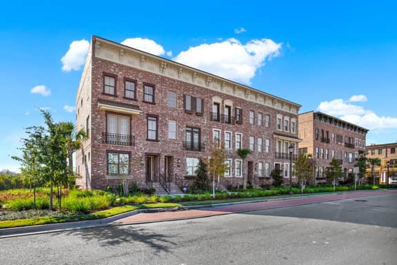 Eastern Wharf Luxury Townhome - Image 2