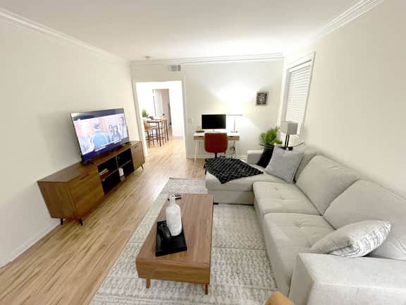 Ardsley Upscale Living Unit #1 - Image 4