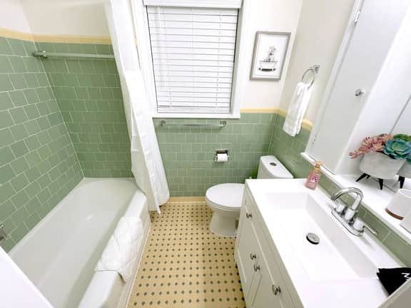 Ardsley Upscale Living Unit #1 - Image 5