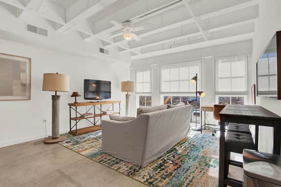 Wright Square Condo - Image 3
