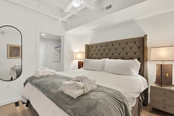 Wright Square Condo - Image 2