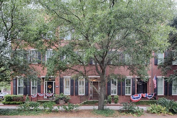 Liberty Street Redbrick Townhouse - Image 1