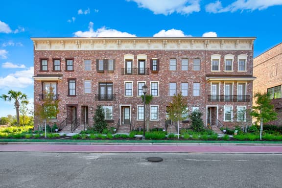 Eastern Wharf Luxury Townhome - Image 1